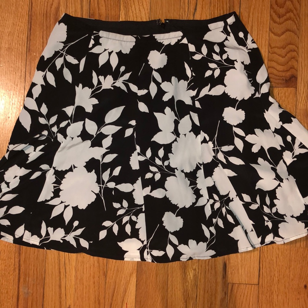 Banana republic pleated floral skirt NWT